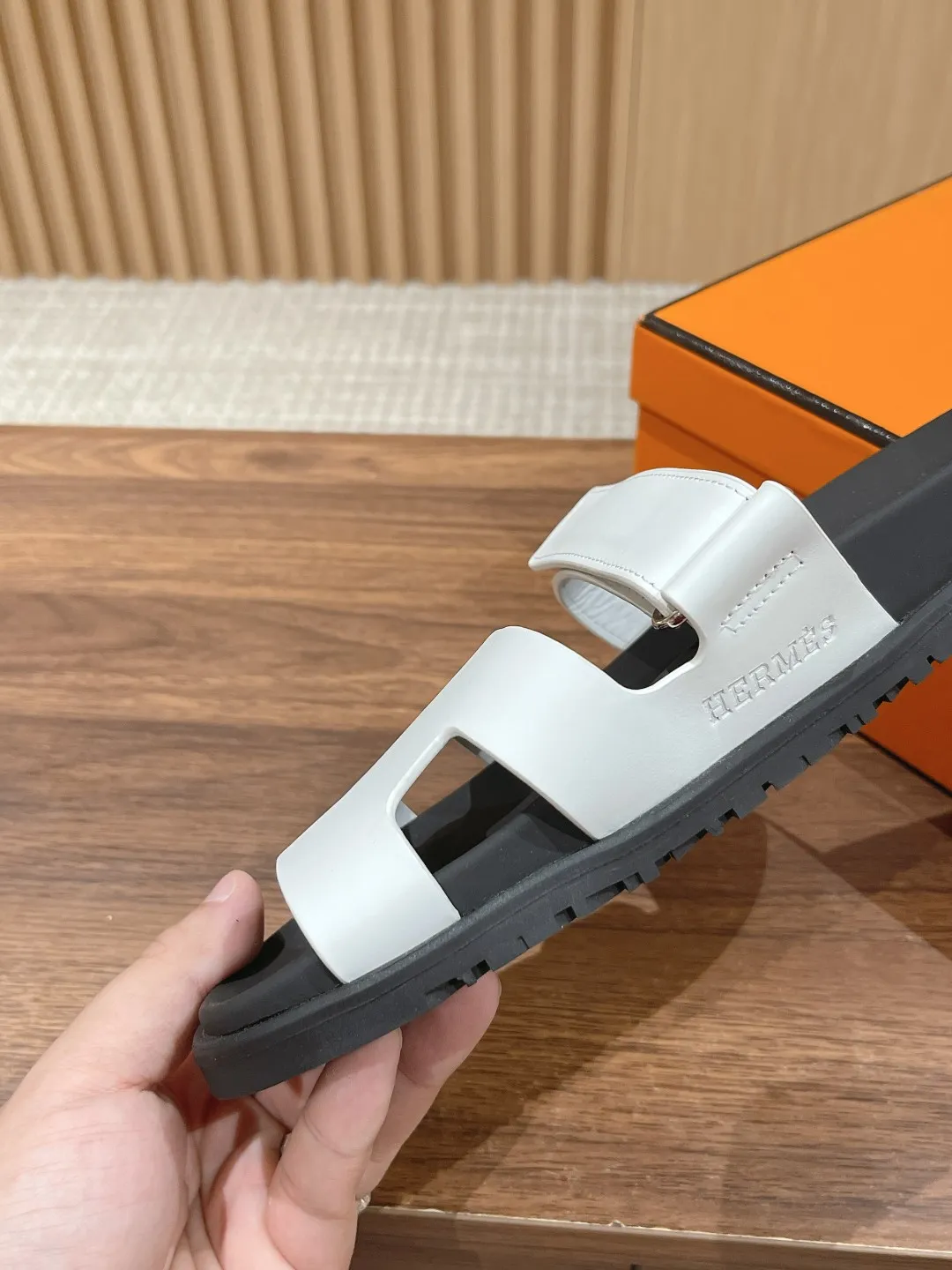 👟👟Ex-factory price 480👟👟 Women's shoes, women's clothing 𝐇𝐞𝐫𝐦𝐞𝐬 Hermès second uncle slippers, must be crazy to call🙆 The classic + 2025 new color matching is also so good-looking. The contrasting splicing of different colors and materials can easily create a fashionable look Size: 35-45